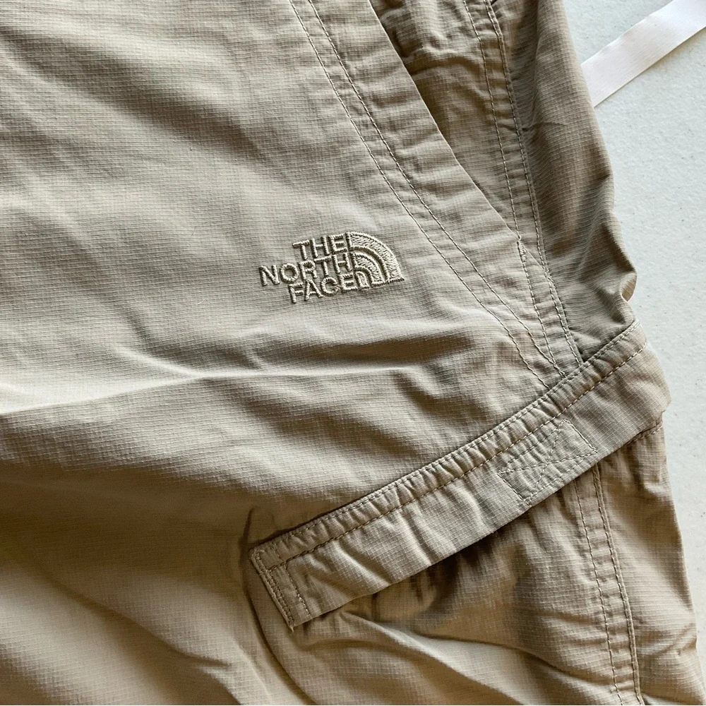 The North Face Men's Tan shorts size 36”